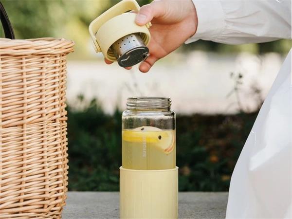 BUYDEEM Prenosná sklenená čajová fľaša 350 ml, model CD1008, farba jemná žltá