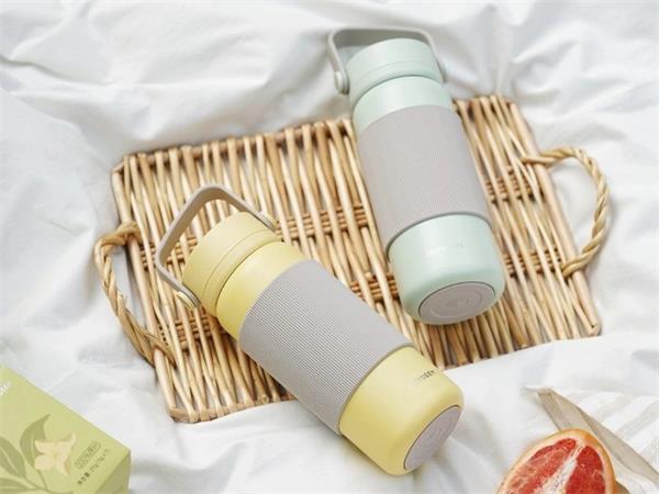 BUYDEEM Termoska so sitkom na čaj 400 ml, model CD1011, farba útulná zelená