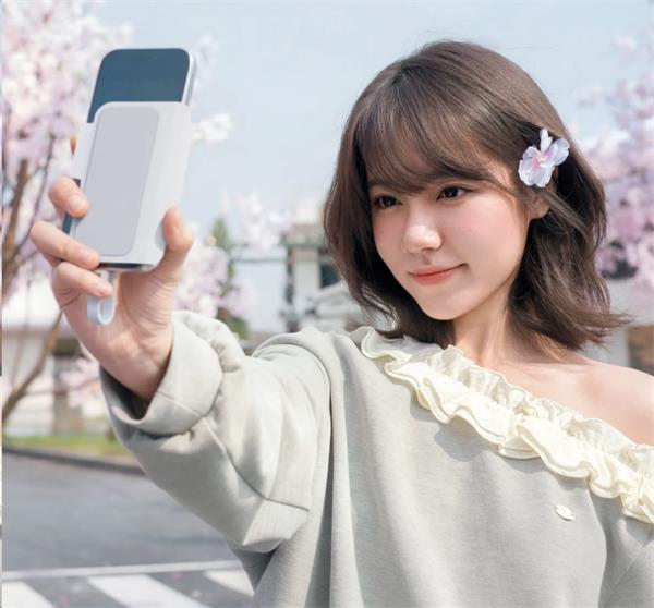 Insta360 Snap Selfie Screen so svetlom