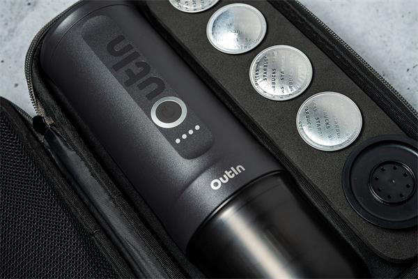 Outin Nano Cestovná sada - prenosný kávovar (vesmírne sivý) + ochranné puzdro