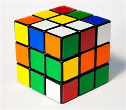 Rubikova kocka, 3 x 3 x 3, klasický hlavolam pre všetky vekové kategórie